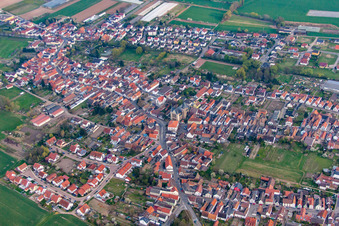 Photographie aérienne de Gäustr à le quartier Geinsheim in Neustadt an der Weinstraße dans le département Rhénanie-Palatinat, Allemagne