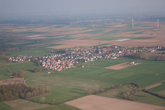 Vue d'oiseau de Ottersheim bei Landau dans le département Rhénanie-Palatinat, Allemagne