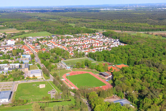 Vue aérienne de Stade Bienwald vu de l'ouest à Kandel dans le département Rhénanie-Palatinat, Allemagne