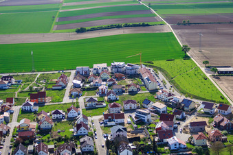 Vue aérienne de Sur le sentier élevé de l'est à Kandel dans le département Rhénanie-Palatinat, Allemagne