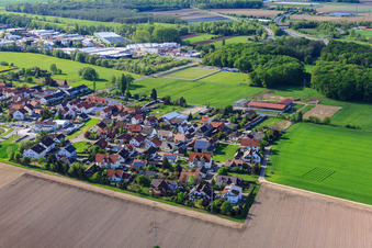 Römerstr à le quartier Minderslachen in Kandel dans le département Rhénanie-Palatinat, Allemagne d'en haut