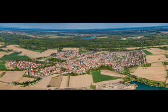 Vue aérienne de Vue du village depuis l'ouest à Leimersheim dans le département Rhénanie-Palatinat, Allemagne