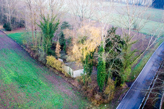 Vue aérienne de La cabane de Krumböck à Minfeld dans le département Rhénanie-Palatinat, Allemagne