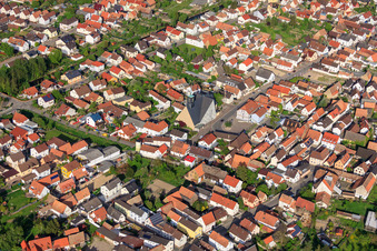 Vue aérienne de Sainte Gertrude à Leimersheim dans le département Rhénanie-Palatinat, Allemagne