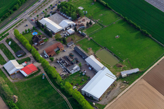 Vue aérienne de Adamshof après l'incendie de la salle des œufs de Pâques à Kandel dans le département Rhénanie-Palatinat, Allemagne