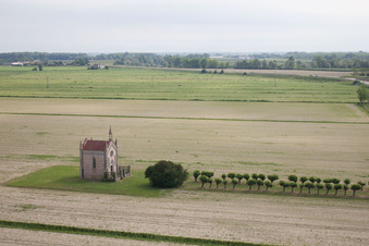 Vue aérienne de Chapelle Chapelle à Cesarolo à Cesarolo dans le département Vénétie, Italie