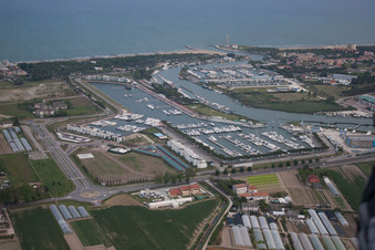 Jesolo dans le département Metropolitanstadt Venedig, Italie du point de vue du drone