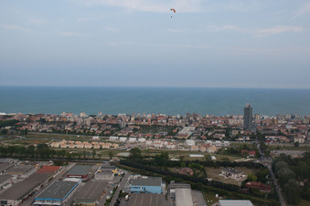 Lido di Jesolo dans le département Metropolitanstadt Venedig, Italie depuis l'avion