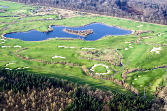 Zone de terrain de golf Domaine de golf Dreihof à le quartier Dreihof in Essingen dans le département Rhénanie-Palatinat, Allemagne d'en haut