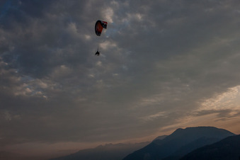 Cavasso Nuovo dans le département Pordenone, Italie depuis l'avion