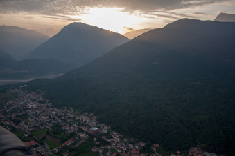 Vajont dans le département Pordenone, Italie vue du ciel
