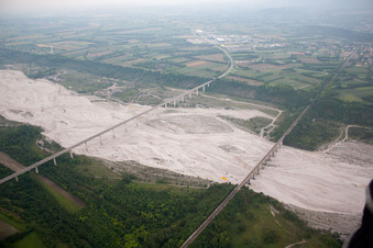Image drone de Vajont dans le département Pordenone, Italie