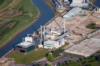 Vue aérienne de Locaux de l'usine du producteur de produits chimiques Pfizer Ltd à Sandwich dans le département Angleterre, Vereinigtes Königreich