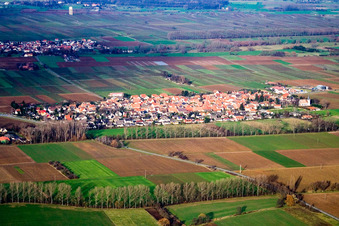 Vue aérienne de Vue sur le village à Altdorf dans le département Rhénanie-Palatinat, Allemagne