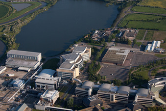 Vue aérienne de Immeuble de bureaux de l'administration et du bâtiment commercial de la société pharmaceutique Mylan à Sandwich dans le département Angleterre, Vereinigtes Königreich