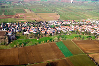 Vue aérienne de Vue sur le village à le quartier Duttweiler in Neustadt an der Weinstraße dans le département Rhénanie-Palatinat, Allemagne