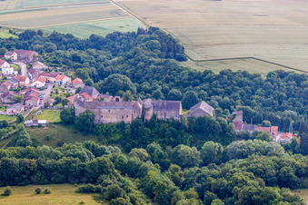 Vue aérienne de Ensemble château du château de Roussy-le-bourg à Roussy-le-Village dans le département Moselle, France