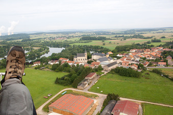 Vue oblique de Berg-sur-Moselle dans le département Moselle, France