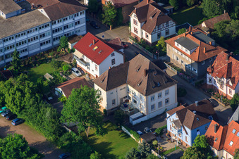 Vue oblique de Bismarckstr à Kandel dans le département Rhénanie-Palatinat, Allemagne