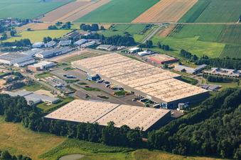 Image drone de Zone industrielle Horst, centre logistique de Zufall à le quartier Minderslachen in Kandel dans le département Rhénanie-Palatinat, Allemagne
