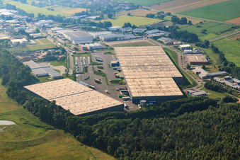 Zone industrielle Horst, centre logistique de Zufall à le quartier Minderslachen in Kandel dans le département Rhénanie-Palatinat, Allemagne d'un drone