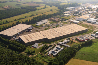 Photographie aérienne de Zone industrielle Horst, centre logistique de Zufall à le quartier Minderslachen in Kandel dans le département Rhénanie-Palatinat, Allemagne