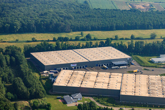 Zone industrielle Horst, centre logistique de Zufall à le quartier Minderslachen in Kandel dans le département Rhénanie-Palatinat, Allemagne d'en haut