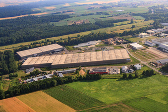 Zone industrielle Horst, centre logistique de Zufall à le quartier Minderslachen in Kandel dans le département Rhénanie-Palatinat, Allemagne hors des airs
