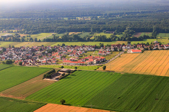 Sur la haute piste à Kandel dans le département Rhénanie-Palatinat, Allemagne vue d'en haut