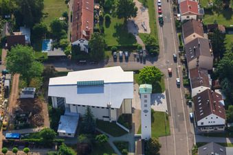 Vue aérienne de Église catholique Saint-Pie à Kandel dans le département Rhénanie-Palatinat, Allemagne