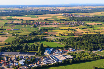 Vue aérienne de Rue industrielle dans la zone industrielle de Horst à le quartier Minderslachen in Kandel dans le département Rhénanie-Palatinat, Allemagne