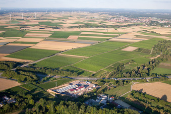 Chantier de construction de la centrale géothermique de la centrale de cogénération Géothermie sur l'A65 à Insheim dans le département Rhénanie-Palatinat, Allemagne vue d'en haut