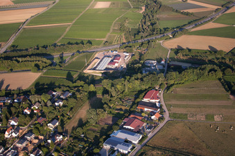 Vue d'oiseau de Chantier de construction de la centrale géothermique de la centrale de cogénération Géothermie sur l'A65 à Insheim dans le département Rhénanie-Palatinat, Allemagne