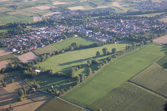 Quartier Billigheim in Billigheim-Ingenheim dans le département Rhénanie-Palatinat, Allemagne depuis l'avion