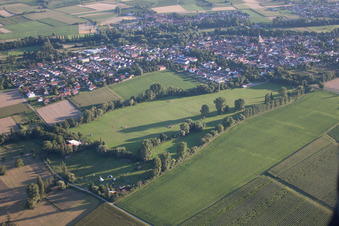 Vue d'oiseau de Quartier Billigheim in Billigheim-Ingenheim dans le département Rhénanie-Palatinat, Allemagne