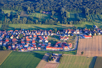 Vue d'oiseau de Sur la haute piste à Kandel dans le département Rhénanie-Palatinat, Allemagne