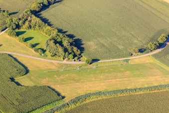 Aérodrome modèle du MFC Bad Bergzabern à Oberotterbach dans le département Rhénanie-Palatinat, Allemagne vue d'en haut