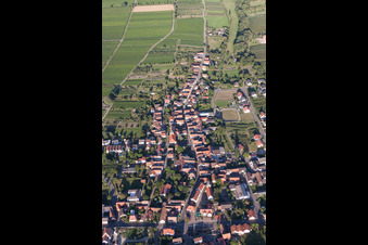 Vue oblique de Vue des rues et des maisons dans les quartiers résidentiels à Oberotterbach dans le département Rhénanie-Palatinat, Allemagne