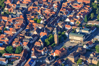 Vue aérienne de Messplatz avec Sparkasse Südpfalz à Bad Bergzabern dans le département Rhénanie-Palatinat, Allemagne
