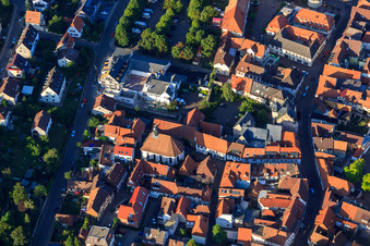 Vue aérienne de Église de montagne à Bad Bergzabern dans le département Rhénanie-Palatinat, Allemagne