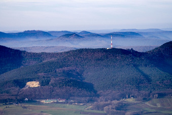 Vue aérienne de Col du Pigeonnier à Cleebourg dans le département Bas Rhin, France