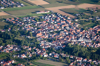 Quartier Appenhofen in Billigheim-Ingenheim dans le département Rhénanie-Palatinat, Allemagne vu d'un drone