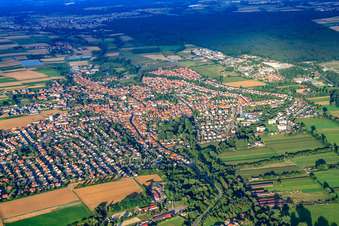 Vue aérienne de Vue de la ville depuis l'ouest à Herxheim bei Landau dans le département Rhénanie-Palatinat, Allemagne