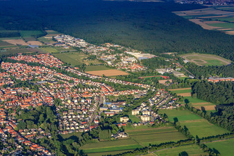 Vue aérienne de Vue de la ville depuis l'ouest à Herxheim bei Landau dans le département Rhénanie-Palatinat, Allemagne