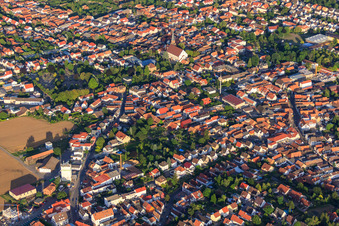 Vue aérienne de Centre à Herxheim bei Landau dans le département Rhénanie-Palatinat, Allemagne