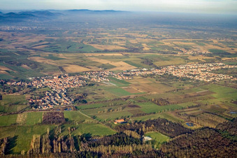 Vue aérienne de Vue du village de Steinfeld depuis le sud à Kapsweyer dans le département Rhénanie-Palatinat, Allemagne