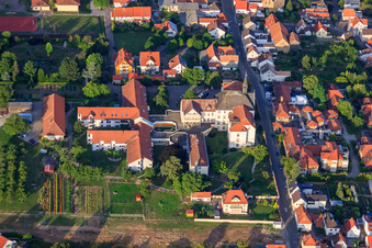 Abbaye Saint-Paul de Herxheim à Herxheim bei Landau dans le département Rhénanie-Palatinat, Allemagne depuis l'avion