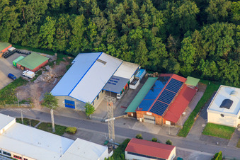 Vue aérienne de Zone industrielle de Gäxwald avec l'atelier de réparation automobile Ralf Birkmeyer à Herxheim bei Landau dans le département Rhénanie-Palatinat, Allemagne