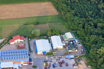 Photographie aérienne de Zone industrielle de Gäxwald avec REGAB GmbH génie civil, emballage transparent Weber GmbH et Feinwerk précision et technologie de mesure GmbH & Co. KG à Herxheim bei Landau dans le département Rhénanie-Palatinat, Allemagne