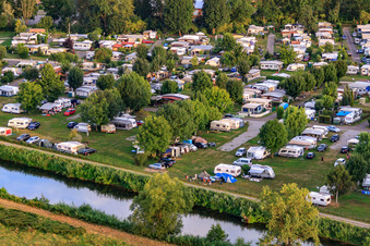 Photographie aérienne de Camping Resort Rülzheim Au centre de loisirs Moby Dick à Rülzheim dans le département Rhénanie-Palatinat, Allemagne